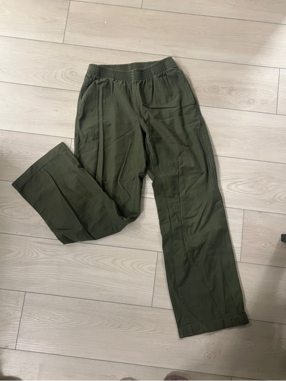 Aritzia TNA olive green wide leg skater pants